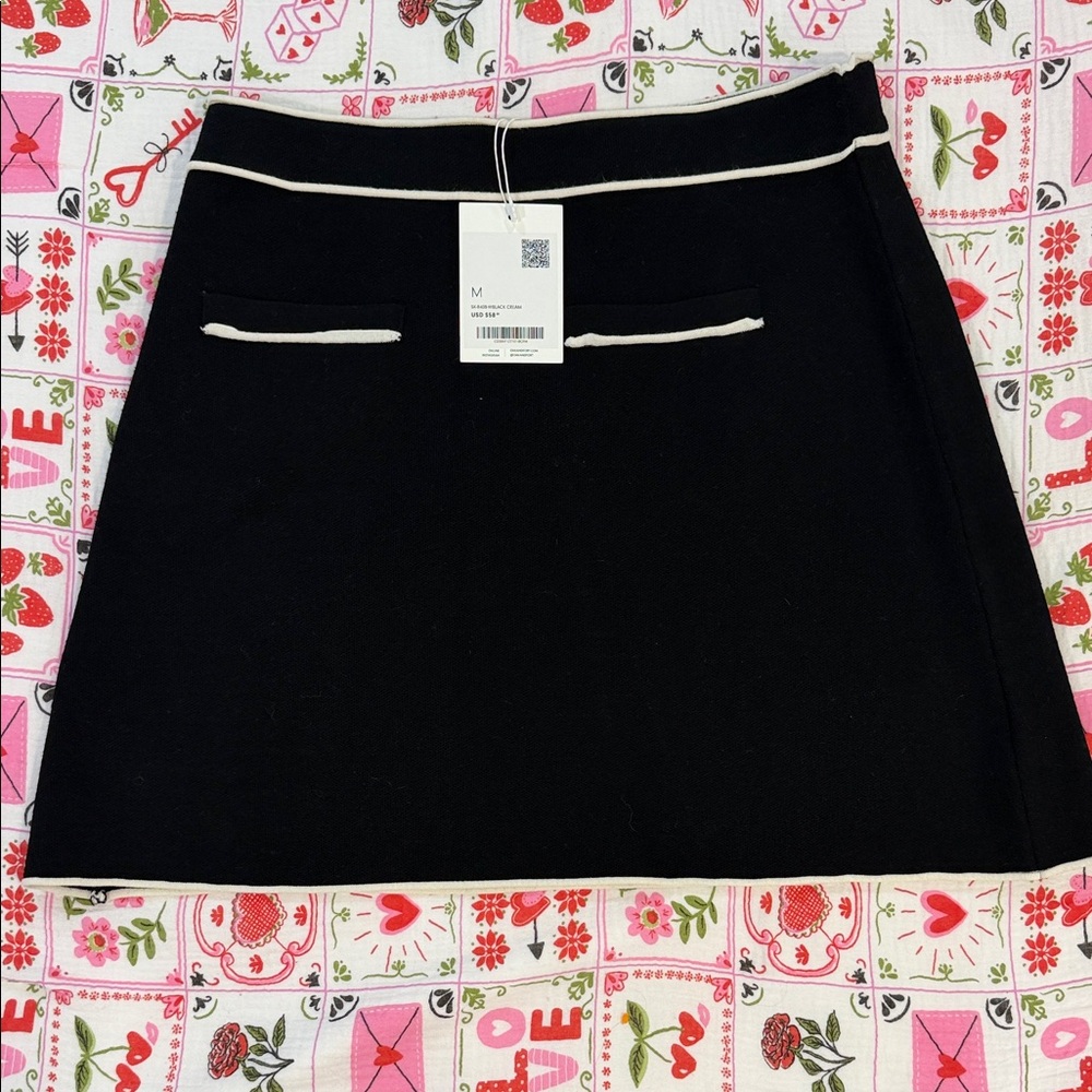 Black Women's Skirt Oak and Fort size medium